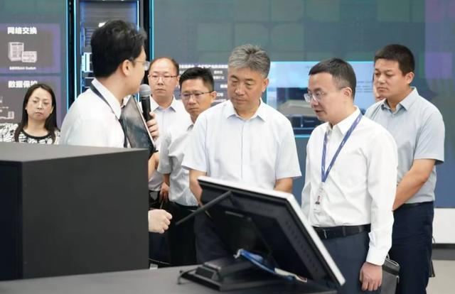 河南财经政法大学 怎么样_智慧校园建设AI赋能_河南财经政法大学新华三集团交流座谈